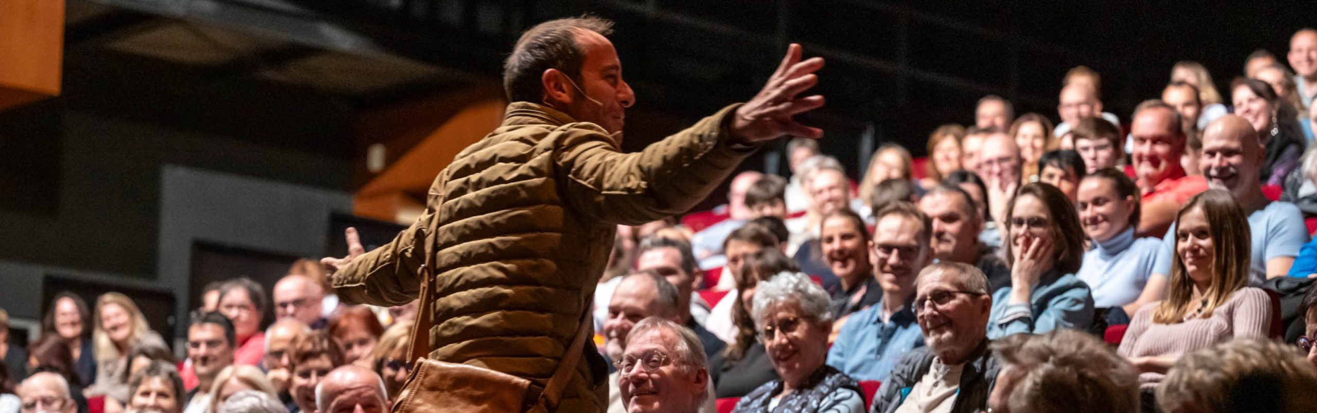 Public dans les gradins du RiveRhin